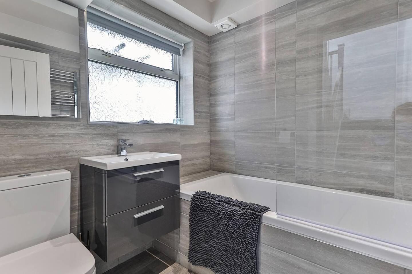Newly Renovated 3 Bed 2 Bath Apartment & Parking Σέφιλντ Εξωτερικό φωτογραφία
