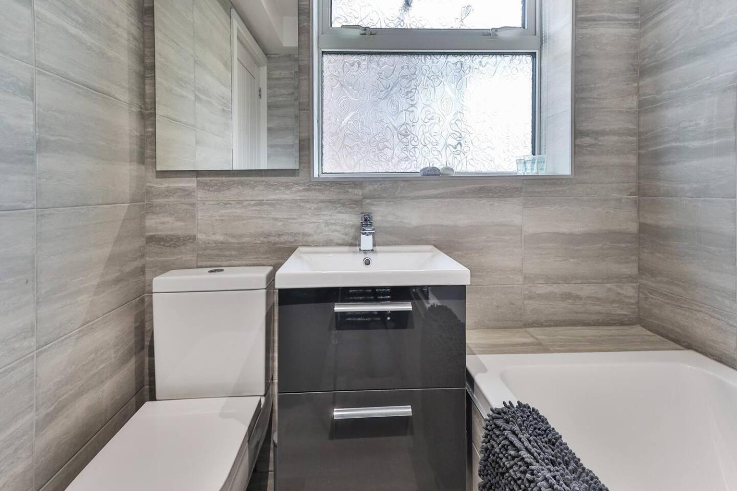Newly Renovated 3 Bed 2 Bath Apartment & Parking Σέφιλντ Εξωτερικό φωτογραφία