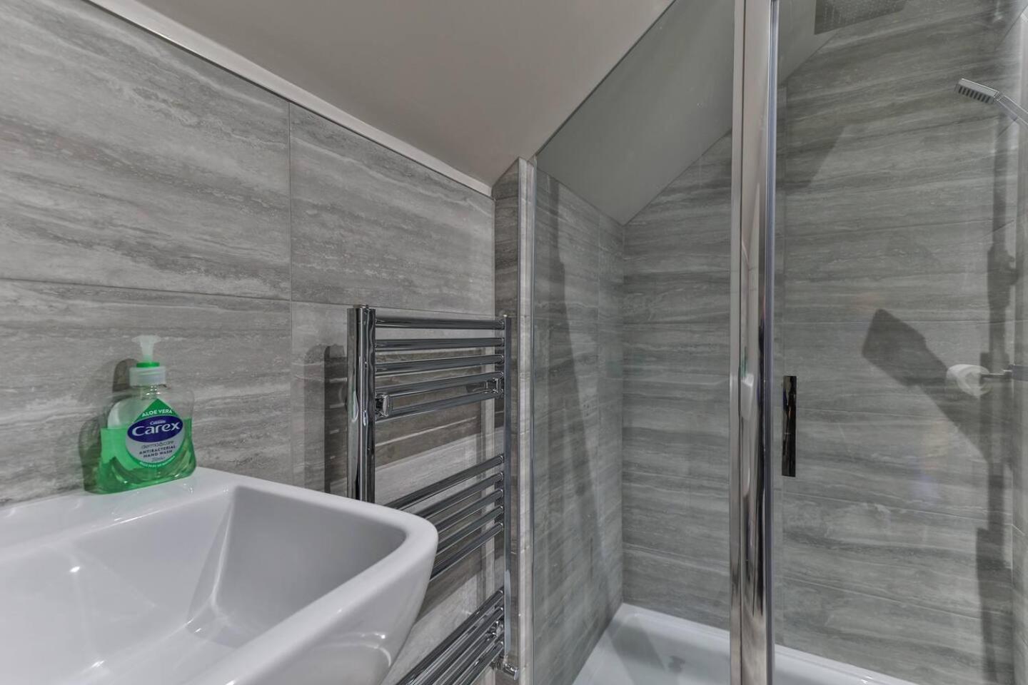 Newly Renovated 3 Bed 2 Bath Apartment & Parking Σέφιλντ Εξωτερικό φωτογραφία